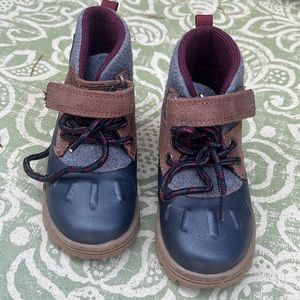 Caters Duck Boots Size 6 toddler